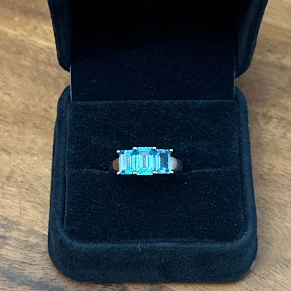 3-stone, emerald cut, blue topaz 10k White gold Gemstone Ring